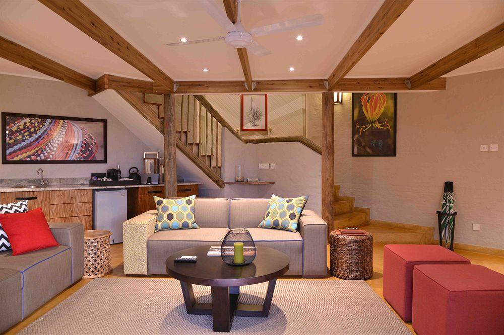 Victoria Falls Safari Suites Экстерьер фото