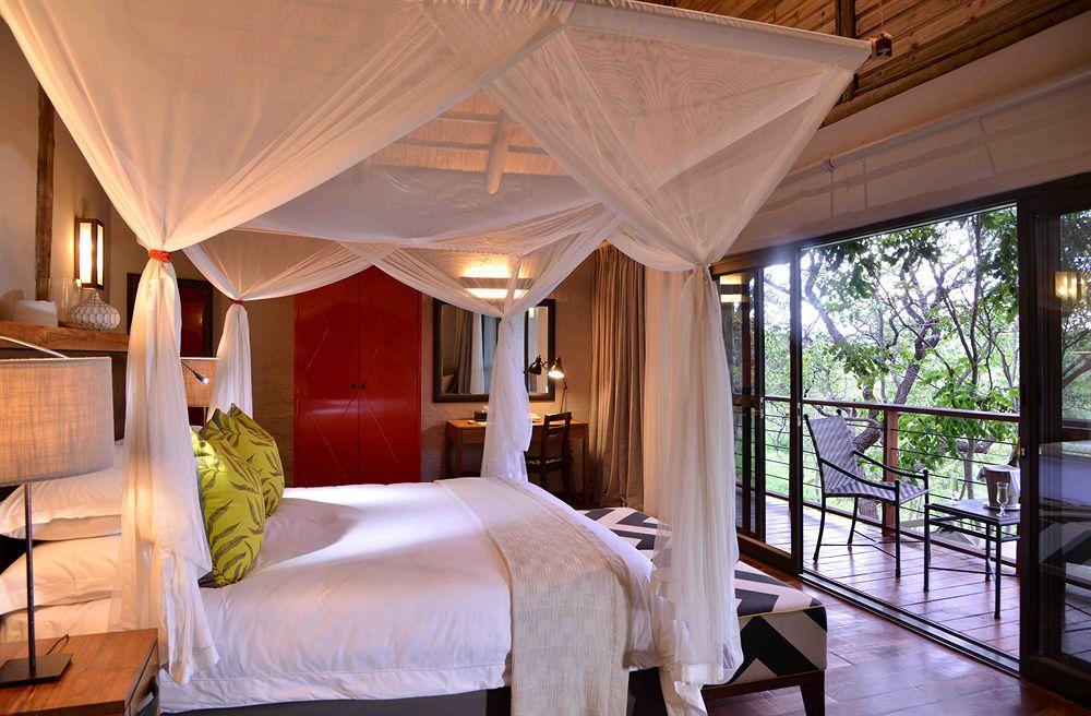 Victoria Falls Safari Suites Экстерьер фото