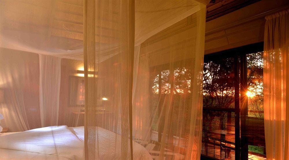 Victoria Falls Safari Suites Экстерьер фото