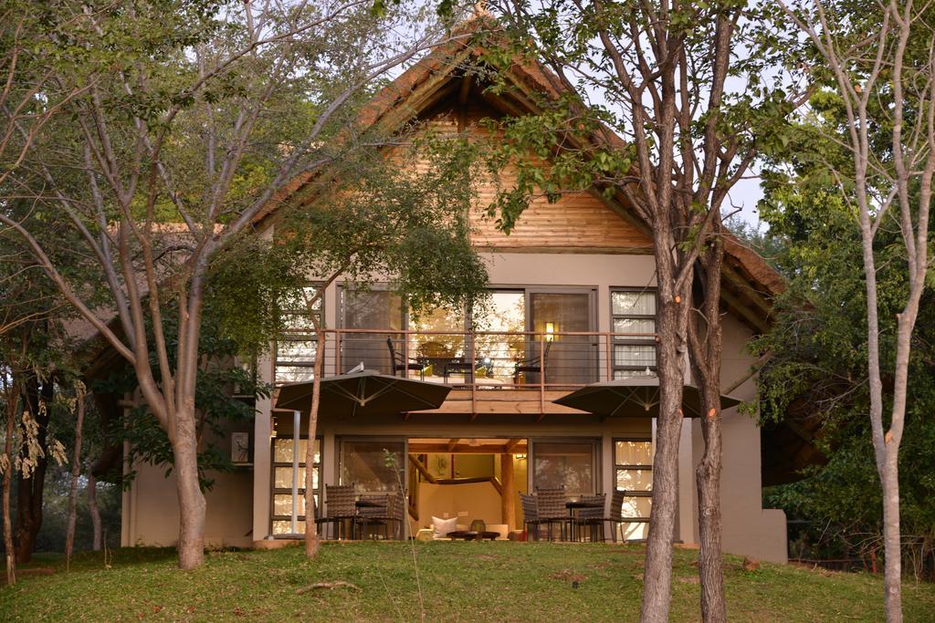 Victoria Falls Safari Suites Экстерьер фото