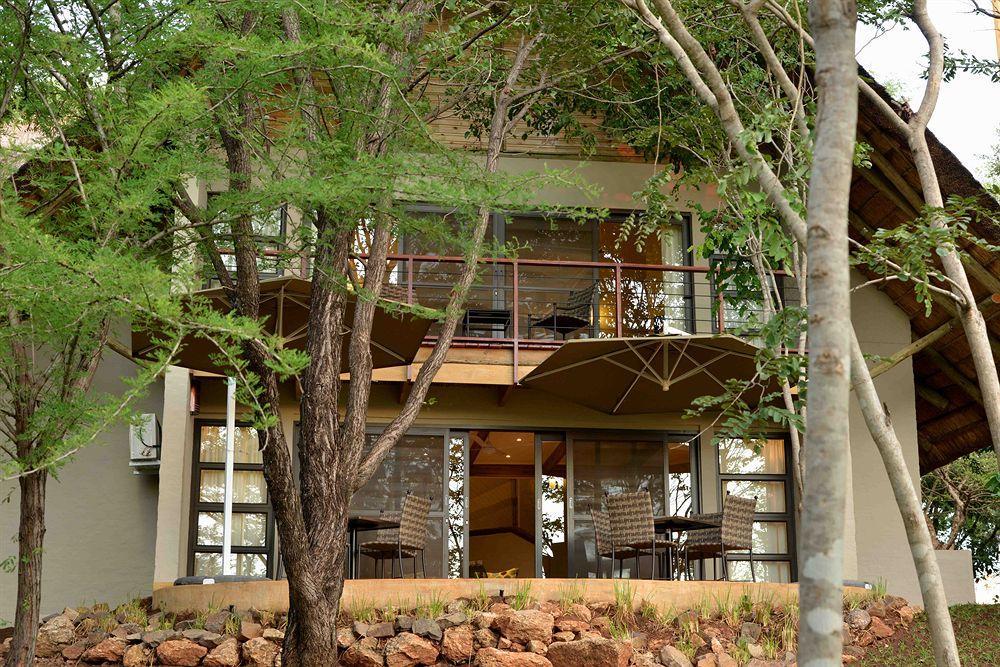 Victoria Falls Safari Suites Экстерьер фото