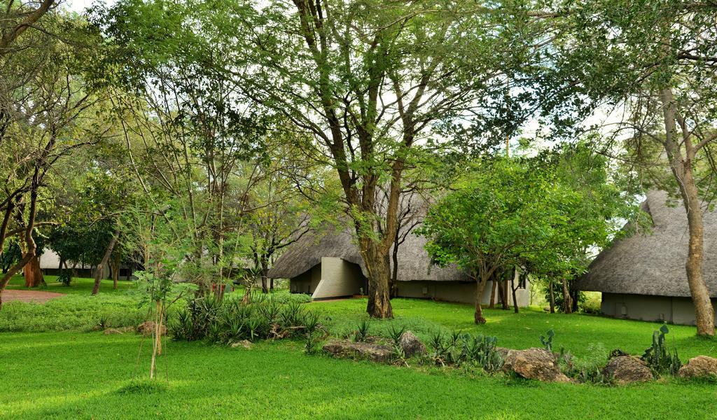 Victoria Falls Safari Suites Экстерьер фото