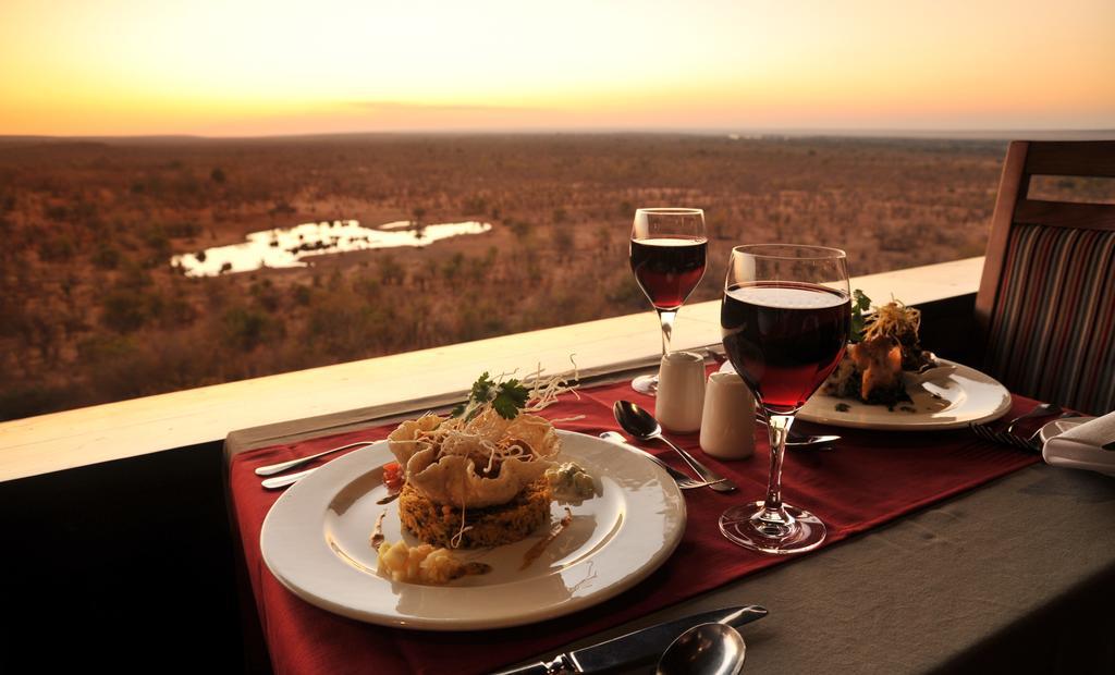Victoria Falls Safari Suites Экстерьер фото