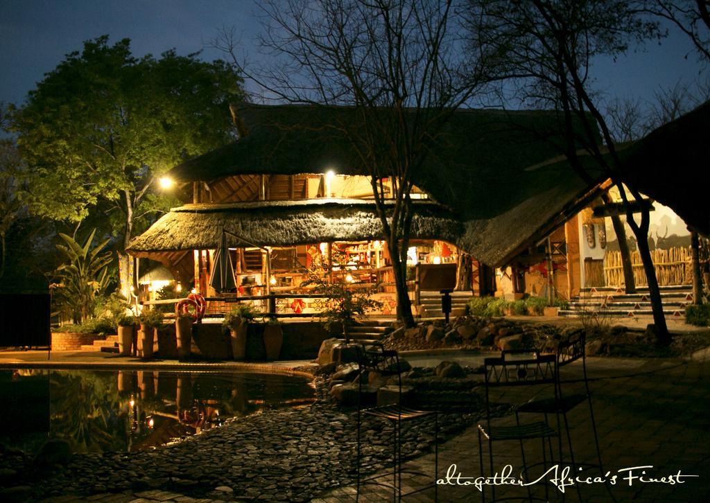 Victoria Falls Safari Suites Экстерьер фото