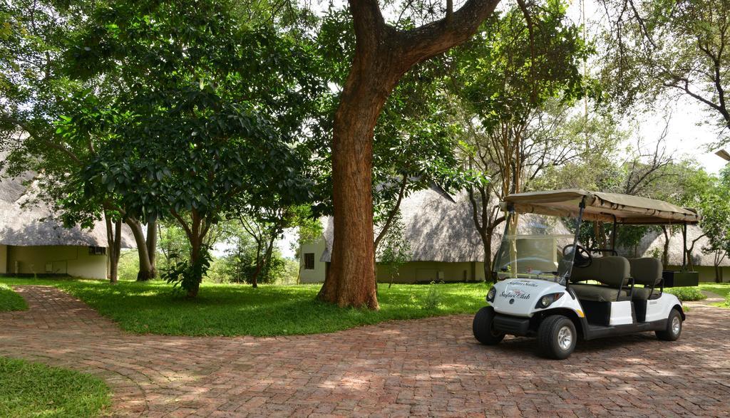 Victoria Falls Safari Suites Экстерьер фото