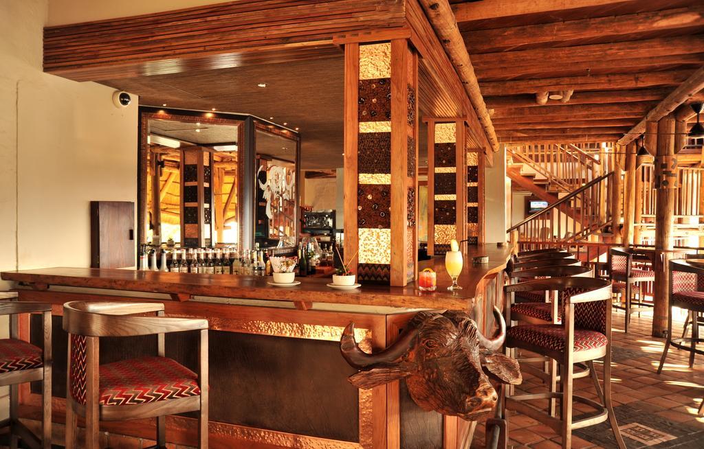 Victoria Falls Safari Suites Экстерьер фото
