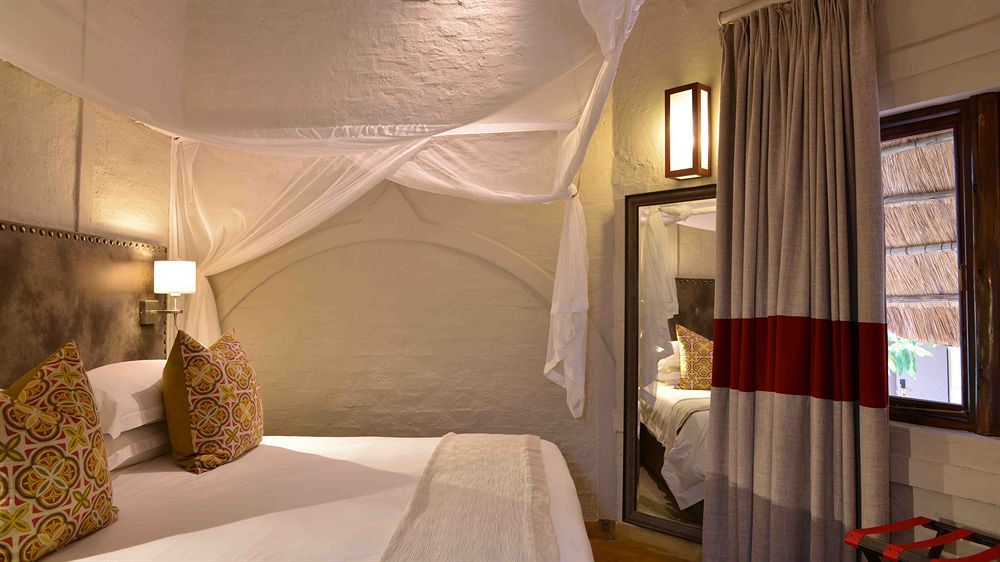 Victoria Falls Safari Suites Экстерьер фото