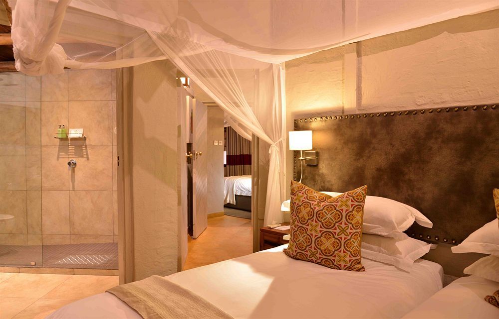 Victoria Falls Safari Suites Экстерьер фото