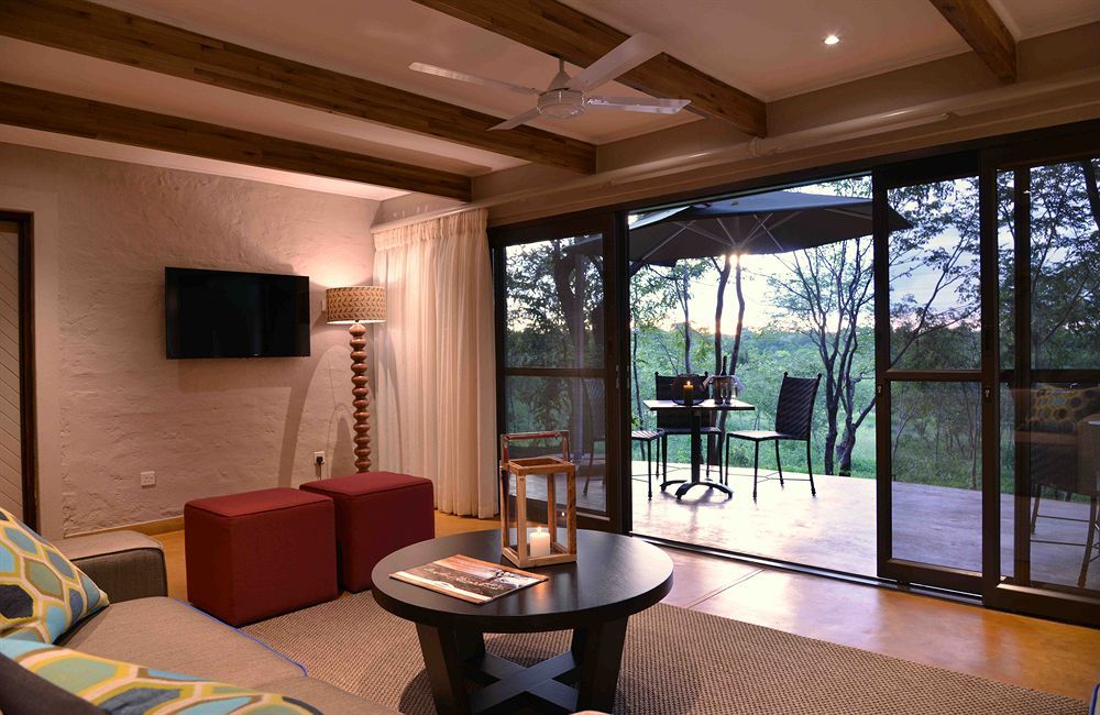 Victoria Falls Safari Suites Экстерьер фото
