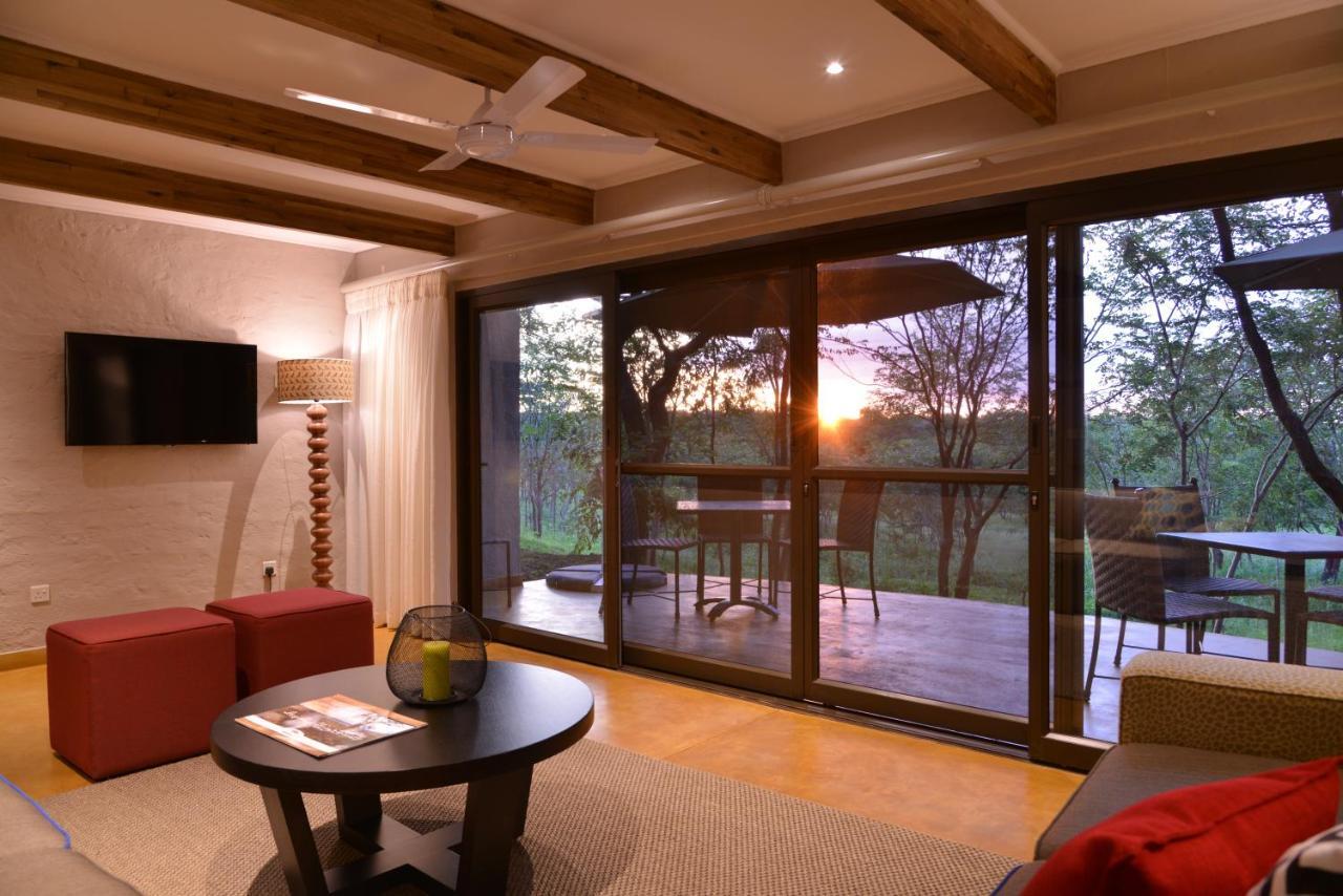 Victoria Falls Safari Suites Номер фото