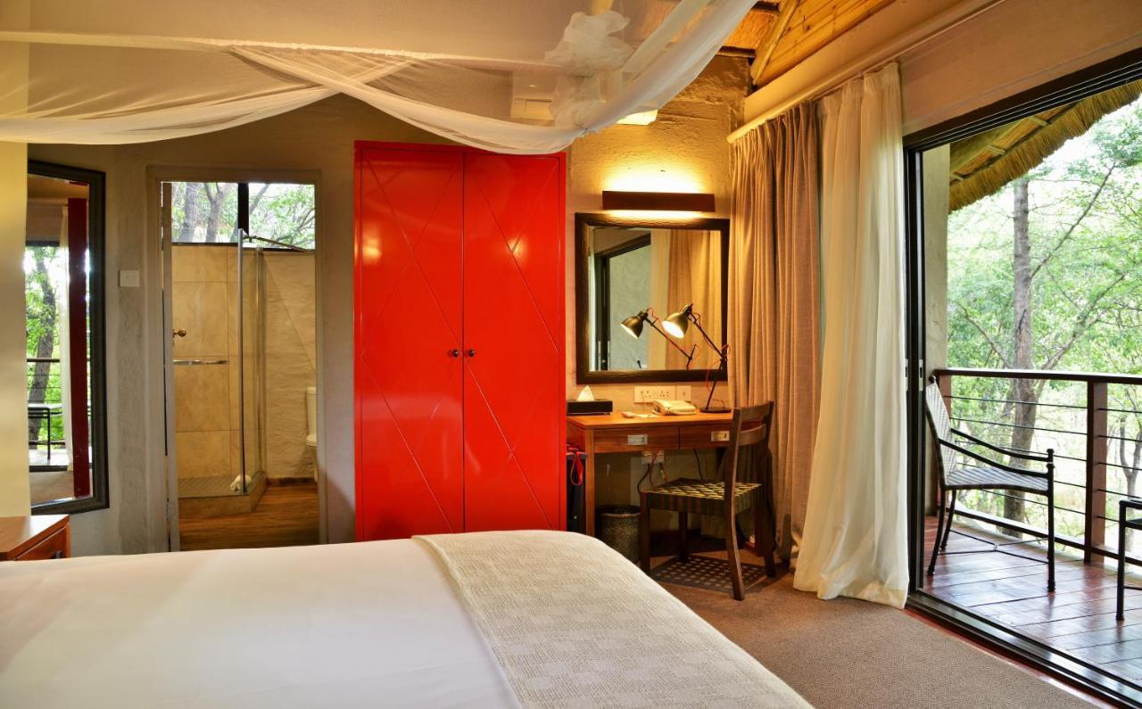 Victoria Falls Safari Suites Номер фото